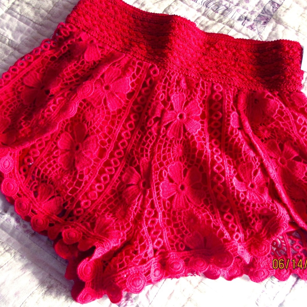 RED CROCHET SHORTS/LINED PANTIES/XS/SZ1/FLOWERS